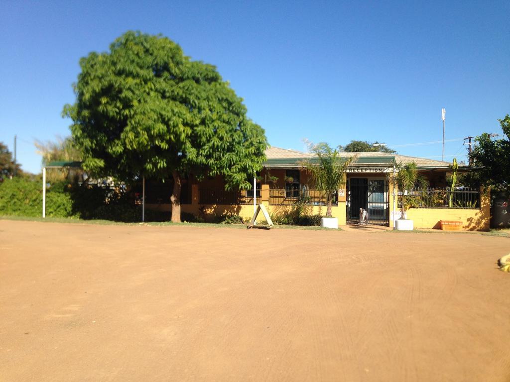 Carnarvon Caravan Park Hotel Exterior foto